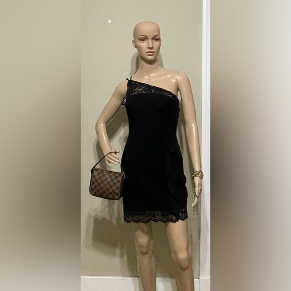 Louis Vuitton Damier Pouch - Picture 15 of 15